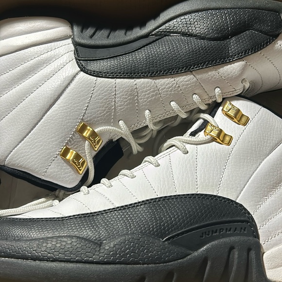 Jordan 12s Retro white/black Taxi-Varsity7Men’s 8.5 woman’s Released 11/1996